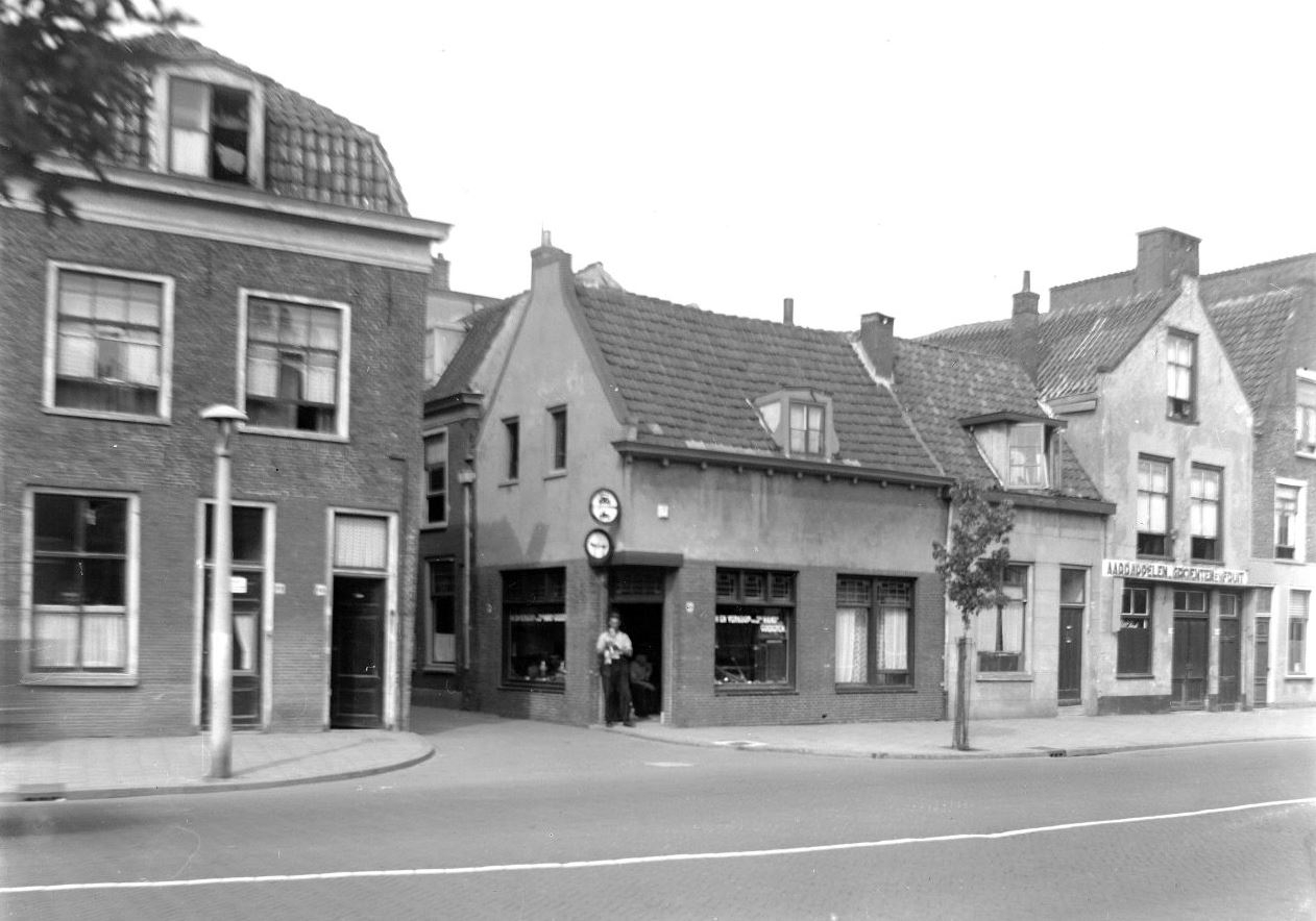 Levendaal, hoek St Jorissteeg, 1947.jpg